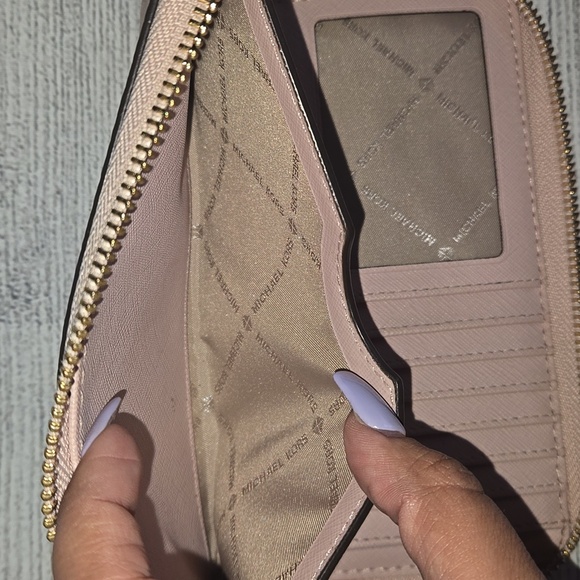 Michael Kors Pebbled Leather Smartphone Wristlet Light Pink/Gold - Picture 8 of 12